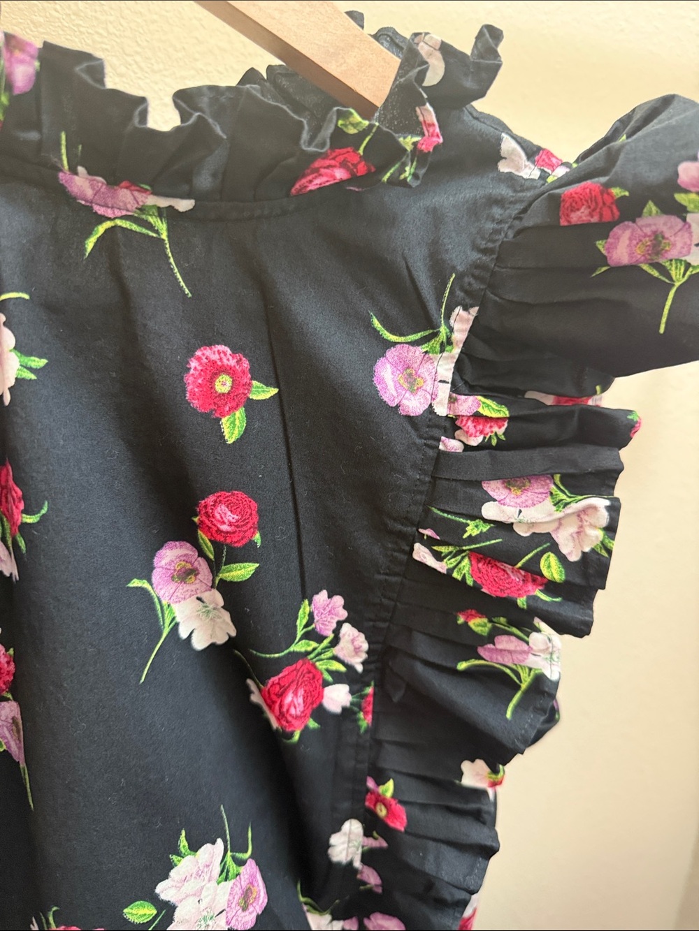 Express Black Floral Ruffle Shell Top - Picture 5 of 5